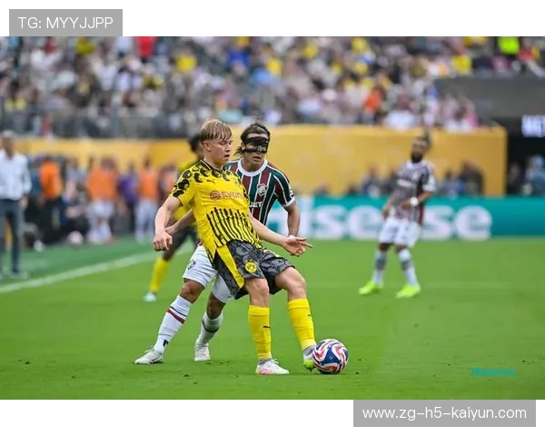 多特穆科科禁区假射真扣怒射破网，见证足球之美！